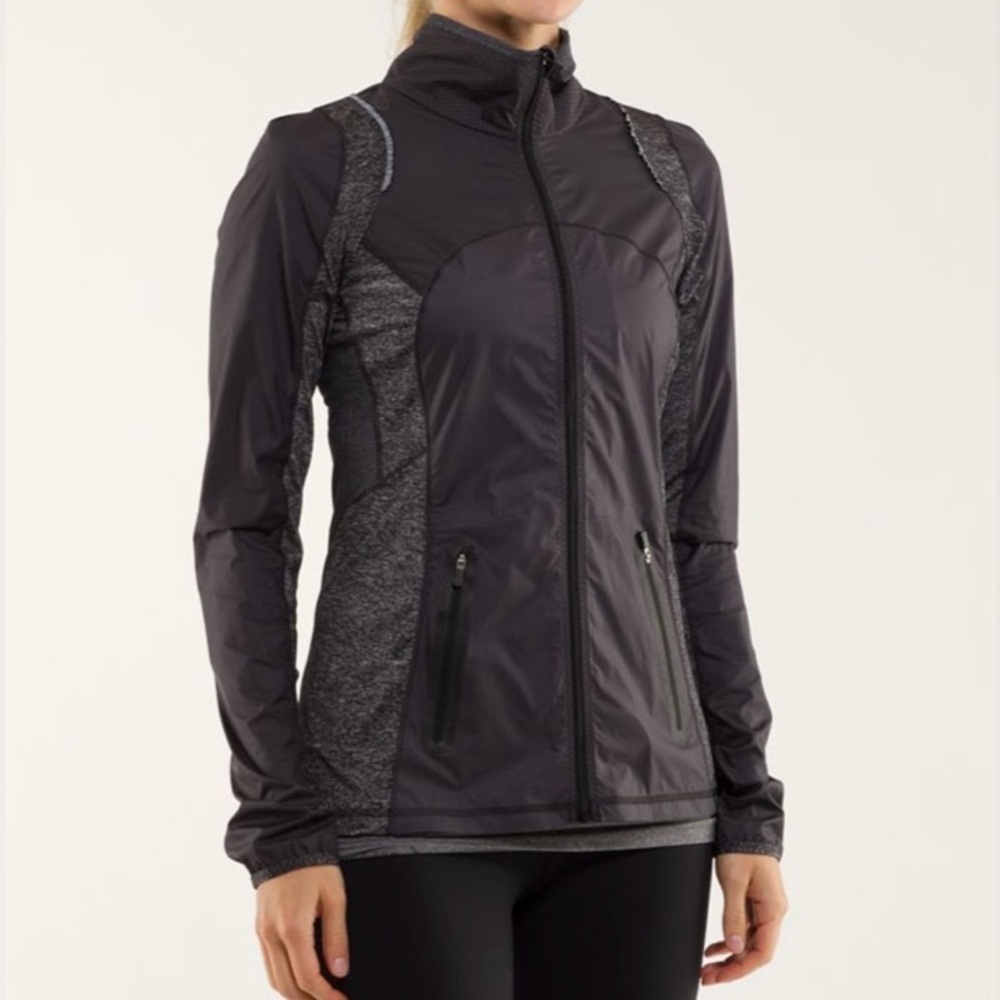 Lululemon Run: Featherweight Hybrid Jacket
Black - Mesh Full Zip Reflective 6